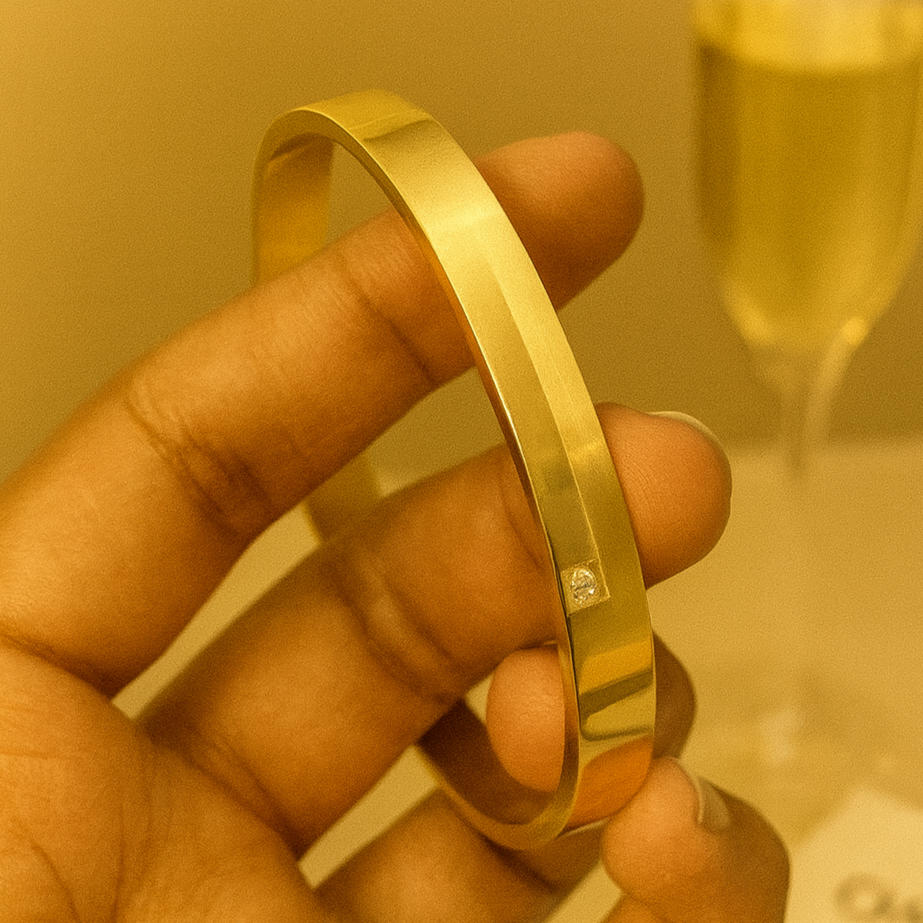 Elegant Gold Bangle with Diamond Accent