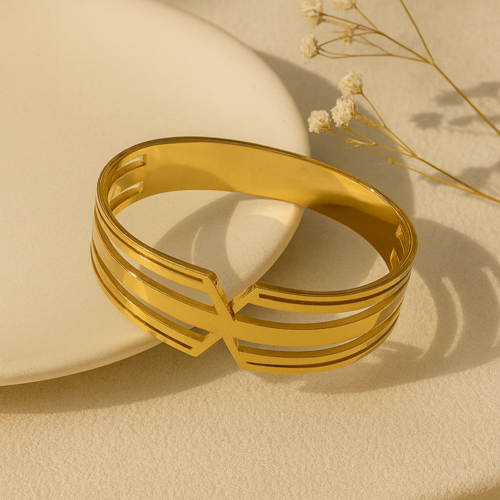 Sparkling Heart Design Gold Bangle