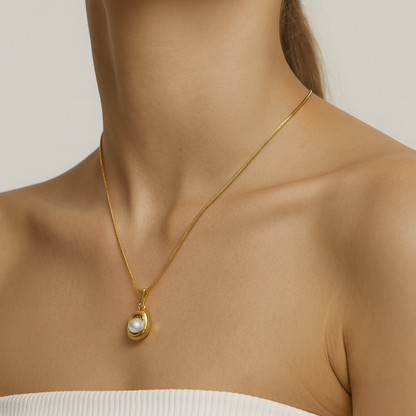 Radiant Glow Gold & Pearl Pendant